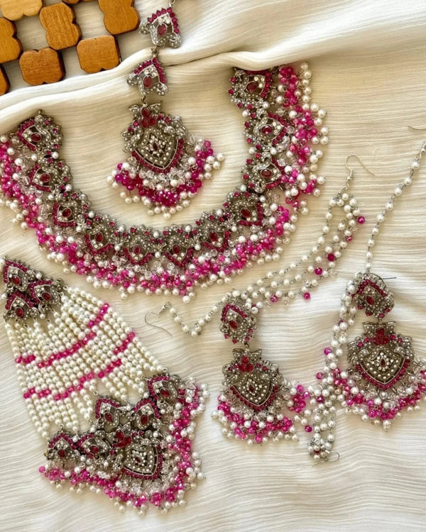 Kohenoor Noratan Bridal set