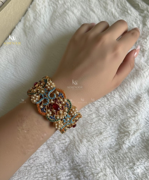 Traditional Gold-Toned Kundan Bangles