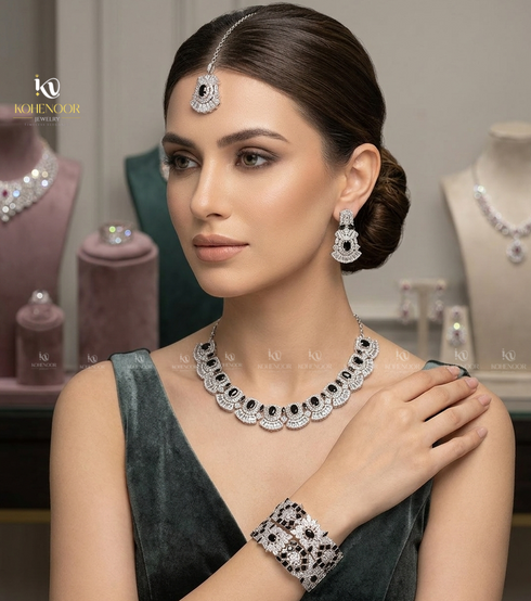 Crimson Crown Zircon Set with openable bangles