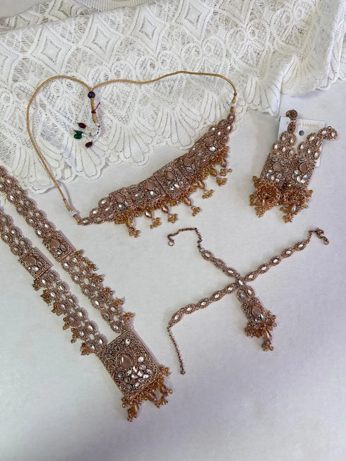 Royal Sikka Casting Mathapatti Bridal set